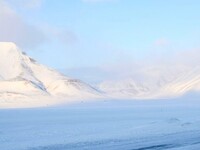 Rosja oburzona decyzją Norwegii. Chodzi o dostawy na Spitsbergen Norwegia zablokowała dostawy żywności do rosyjskich kopalń, które tam się znajdują. Rosja protestuje – Onuce zapomniały jak niedawno blokowali dostawy z pomocą humanitarną dla oblężonego Mariupola. Zakłamane szuje 