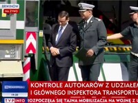 Premier Morawiecki nie zajmie się dziś katastrofą ekologiczną na Odrze, bo w świetle kamer robi kontrolę techniczną autobusów –  
