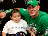 John Cena ustanowił rekord Guinnessa
w ilości spełnionych życzeń ciężko chorych dzieci Cena przez Fundację Make-A-Wish spełnił 650 życzeń