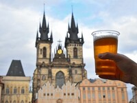 Czechy normalny kraj. Piją piwo, sadzą marihuanę w doniczkach i  nie utrzymują Watykanu Da się? –  