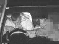 Fotoradar w Australii zrobił zdjęcie 23-letniemu kierowcy, który wciągał kreskę podczas jazdy Wydawałoby się, że po takiej akcji i twardym dowodzie, jakim jest zdjęcie, faceta czeka sporo problemów