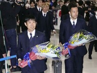 Drużyna Reprezentacji Japonii została powitana na lotnisku jak bohaterowie po powrocie do domu Całkowicie na to zasłużyli! –  