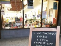 Ta księgarnia z Bydgoszczy  to potrafi zachęcić –  U NAS ZNAJDZIESZ KSIĄŻKI, KTÓRYCH NIENAWIDZIŁABY KURATORKA NOWAK.